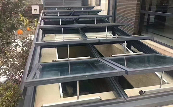 某轨道交通车辆维修车间祁连排烟窗应用