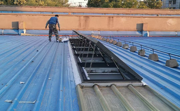 某区域性物流仓储中心祁连排烟窗系统安装项目